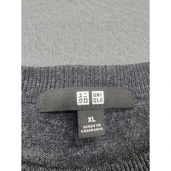 Uniqlo‎ Sweater Mens XL Gray Pure New Wool Crewneck Knit Pullover Lightweight - Picture 2 of 9